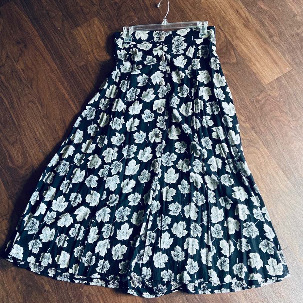 Flowy A Line Midi Length Skirt Vintage